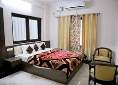 Yellow Leaf - Rishikesh - Bedroom