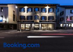 Gyger Restaurant Confiserie B&B - Sils im Domleschg - Edificio