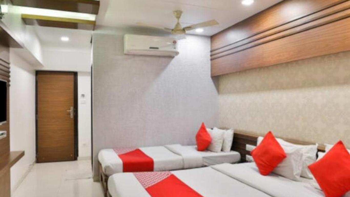 Hotel Amber Railway station