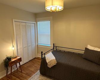 Campus Getaway On Carey - Marion - Bedroom