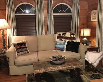 # 10 High Country Haven Camping and Cabins - Franklin - Living room