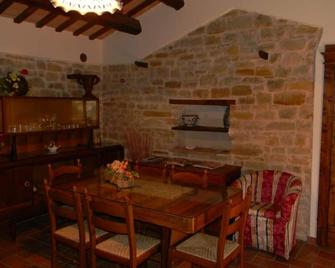 Azienda Agrituristica Colle San Giorgio - Castiglione Messer Raimondo - Dining room