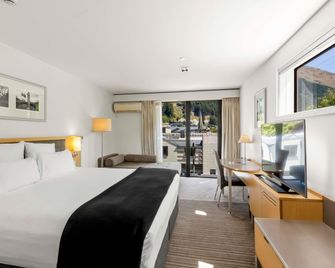 Novotel Queenstown Lakeside - Queenstown - Bedroom