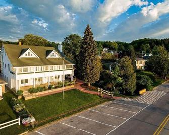 Inn At Beulah Beach On Crystal Lake - Beulah - Edificio