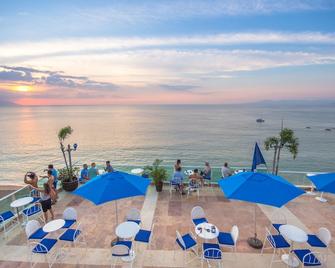 Blue Chairs Resort by the Sea - Puerto Vallarta - Balkong