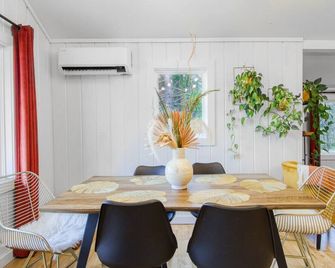 Cottage On The Lake - Saint Martins - Dining room