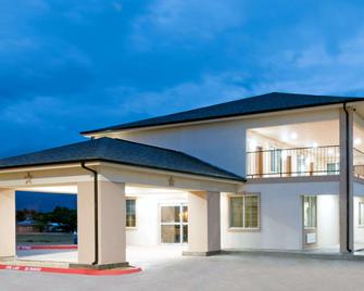Super 8 by Wyndham Colorado City - Colorado City - Edificio