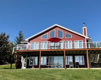 Les Chalets Sympathiques (upper unit) - Close to Le Massif de Charlevoix! - L'Isle-aux-Coudres - Gebäude