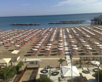 Hotel Excelsior - Gabicce Mare - Playa
