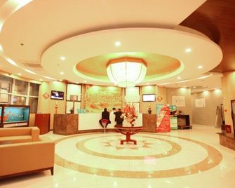Greentree Inn Suzhou Guanqian Yangyuxiang Metro Station Business Hotel - Suzhou - Lobby