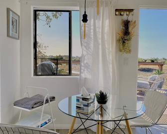 30 Pct Off! Malibu Serene Cabin, Ocean View, Beach - Malibu - Comedor