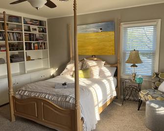 BolivarPlace whole upstairs 2 br/1 bath Within walking distance to Downtown/TWU - Denton - Habitación