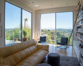 Top Los Angeles Location! Bel Air Villa, Breathtaking Ocean/City/Mountain View - לוס אנג'לס - סלון