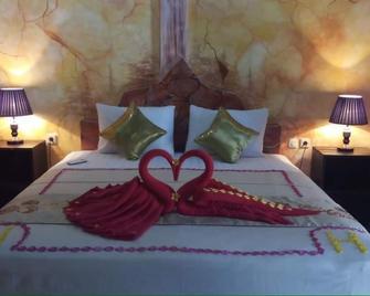 Neptunus House - Pemenang - Bedroom