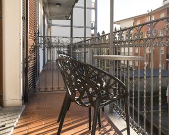 Hotel Ungheria Varese 1946 - Varese - Balcony