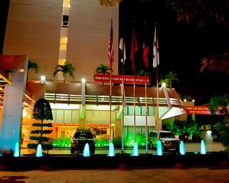 Huu Nghi Hotel - Vinh City - Budova
