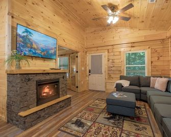 282 Cozy Cub 1 Bedroom Cabin - Gatlinburg - Living room