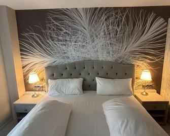 Hotel Höhn - Rüdesheim am Rhein - Bedroom