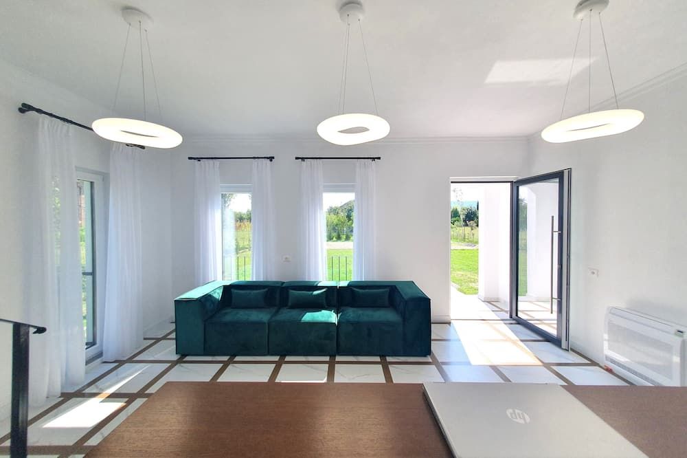 Nerium Garden Inn Tirana Airport - Tirana - Vardagsrum