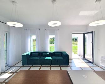 Nerium Garden Inn Tirana Airport - Tirana - Phòng khách