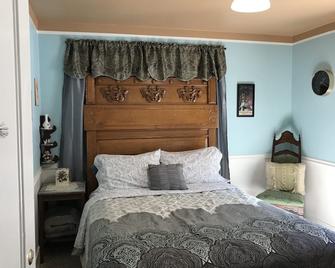 Historic Windsor Hotel - Silver Plume - Bedroom