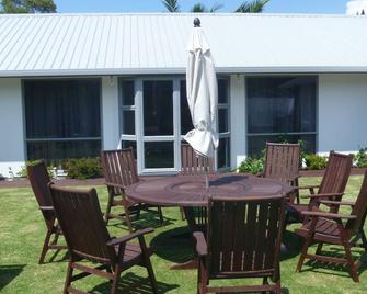 At Parkland Place B&B - Whitianga - Hàng hiên