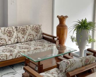 Thanh Binh Premium Hotel - Ho Chi Minh City - Living room