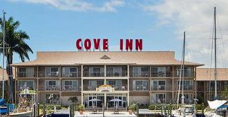 Cove Inn on Naples Bay - נייפלס