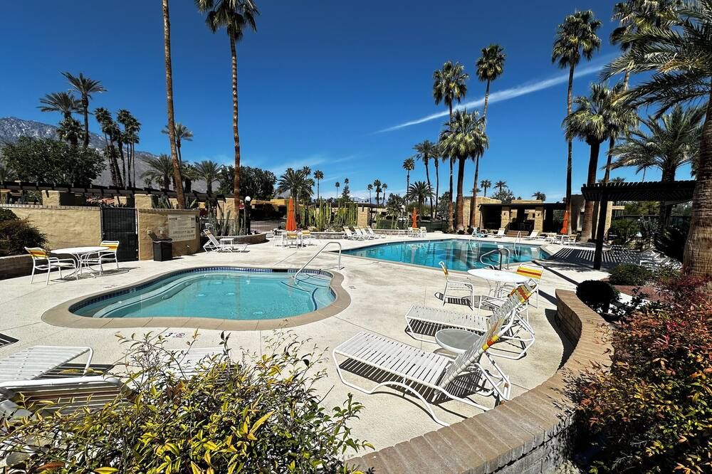 Available for Coachella - April 2026 Palm Springs Oasis / Mountain views - Palm Springs - Piscina