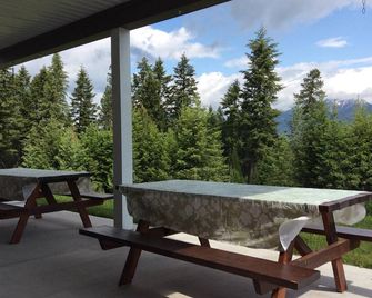 Beautiful Mountain Views, Central To Fernie & Kimberly, Endless Adventures - Cranbrook - Patio