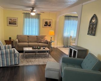 Come for fishing sports festivals and more - Tavares - Living room