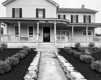 Remodeled Historical Home In Bourbonnais. - Bourbonnais - Building