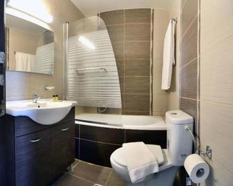 Carisa Maleme - Maleme