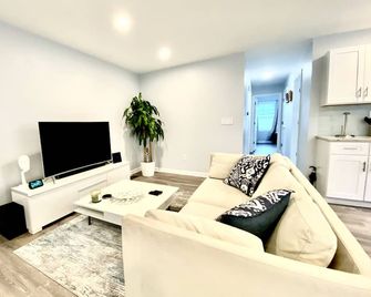 The Longmont Luxury Condo in the heart of providence - Providence - Living room