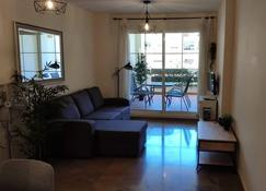 Lovely 2 Bedroom Apartment With Pool - Roquetas de Mar - Wohnzimmer