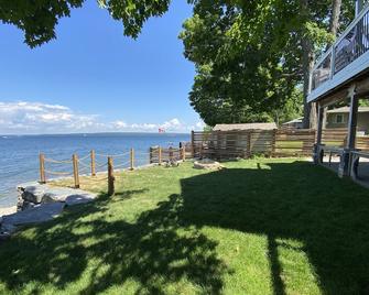 Modern Waterfront Lake House on Georgian Bay - Honey Harbour - Vista del exterior