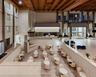 Wyndham DFW Airport - Irving - Lobby
