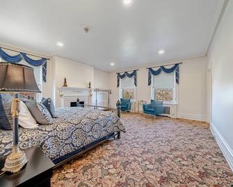 Heritage Venue and Luxury Living - Greensburg - Slaapkamer