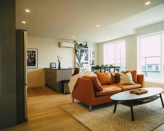 Chic Cozy Retreat - 2br - Stunning North End Views - Halifax - Sala de estar