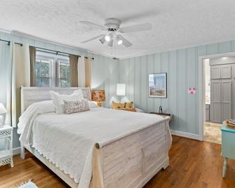 Isle Getaway - Ocean Isle Beach - Bedroom