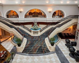 Mövenpick Hotel & Apartments Bur Dubai - Dubai - Lobby