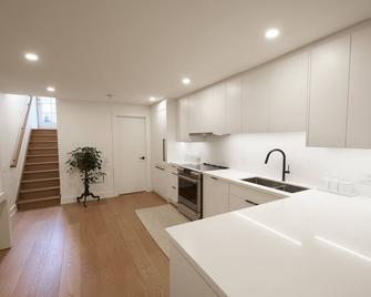 Private Modern Oasis in Toronto - Toronto - Kitchen