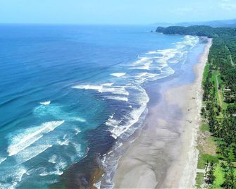 Totobe Resort - Rooms With Balcony And Oceanview - Bejuco - Building