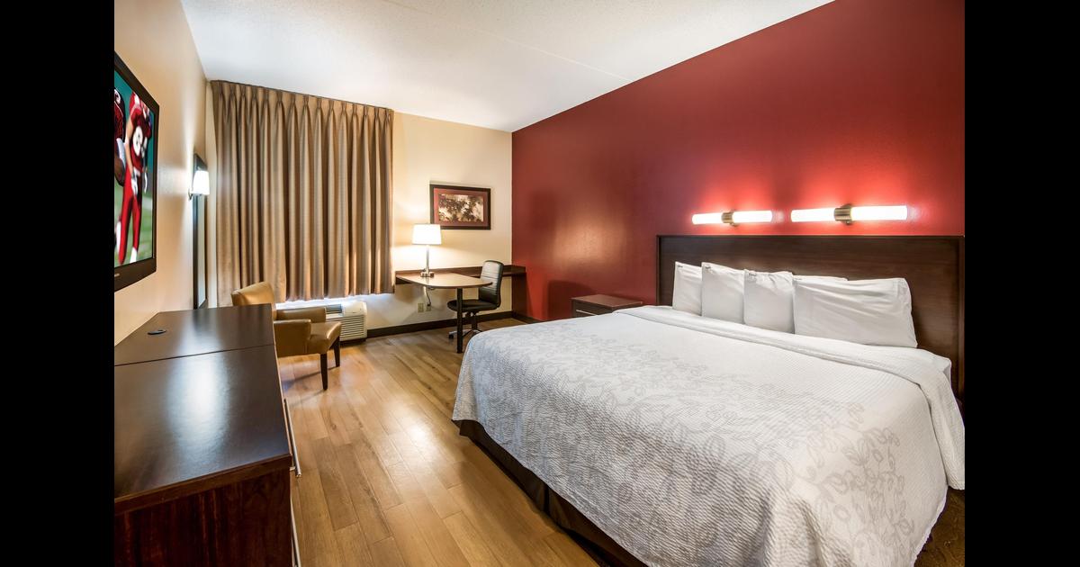 Red Roof Inn PLUS+ Long Island - Garden City - hotel rooms