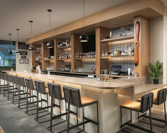 Hampton Inn & Suites by Hilton Huntsville Downtown - Huntsville - Bar