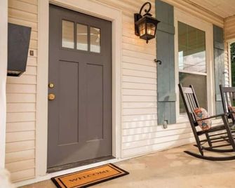 The Cottage on Main - Brenham - Patio