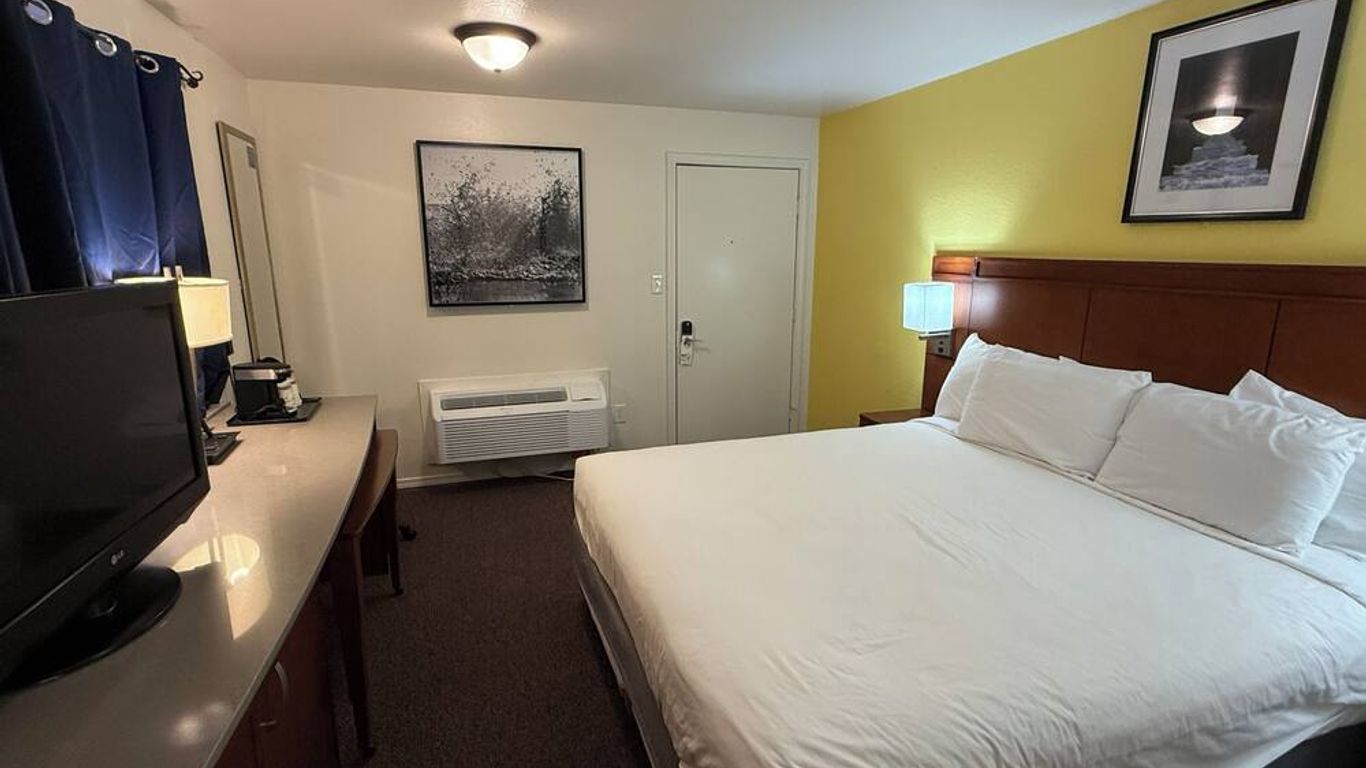 Lakeshore Inn Water Front