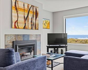 Ocean Front Condo Shorebirds 55 - Watsonville - Wohnzimmer