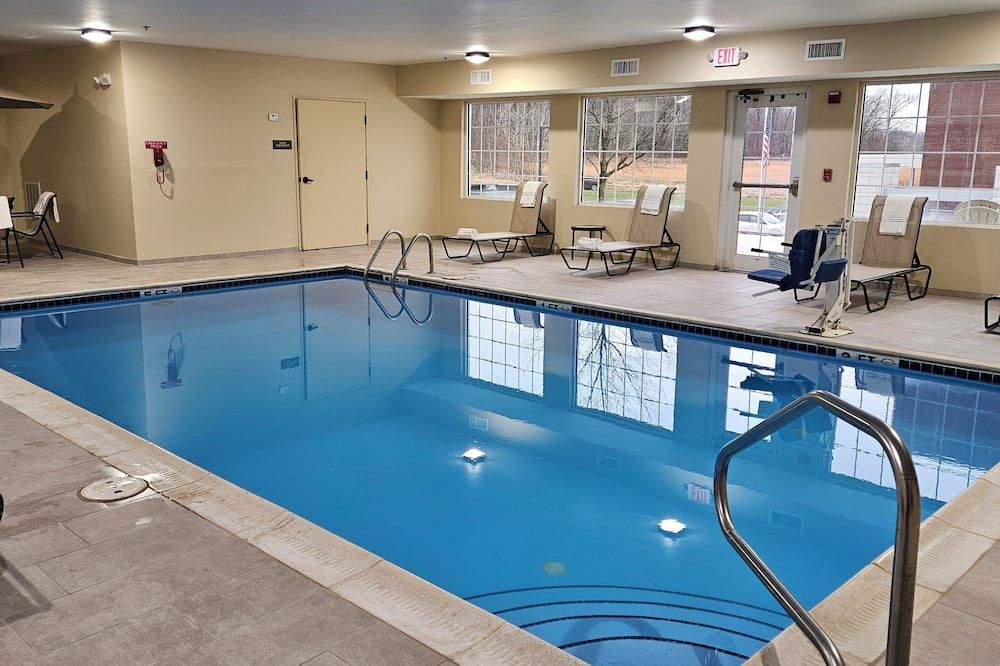 Wingate by Wyndham Youngstown/Austintown - Mineral Ridge - Pool