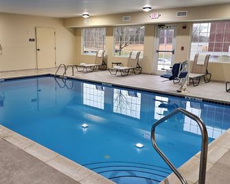 Wingate by Wyndham Youngstown/Austintown - Mineral Ridge - Pool